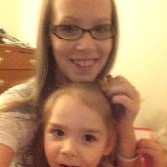 Meet your Posher, Lindsay - Picture 3 of 4